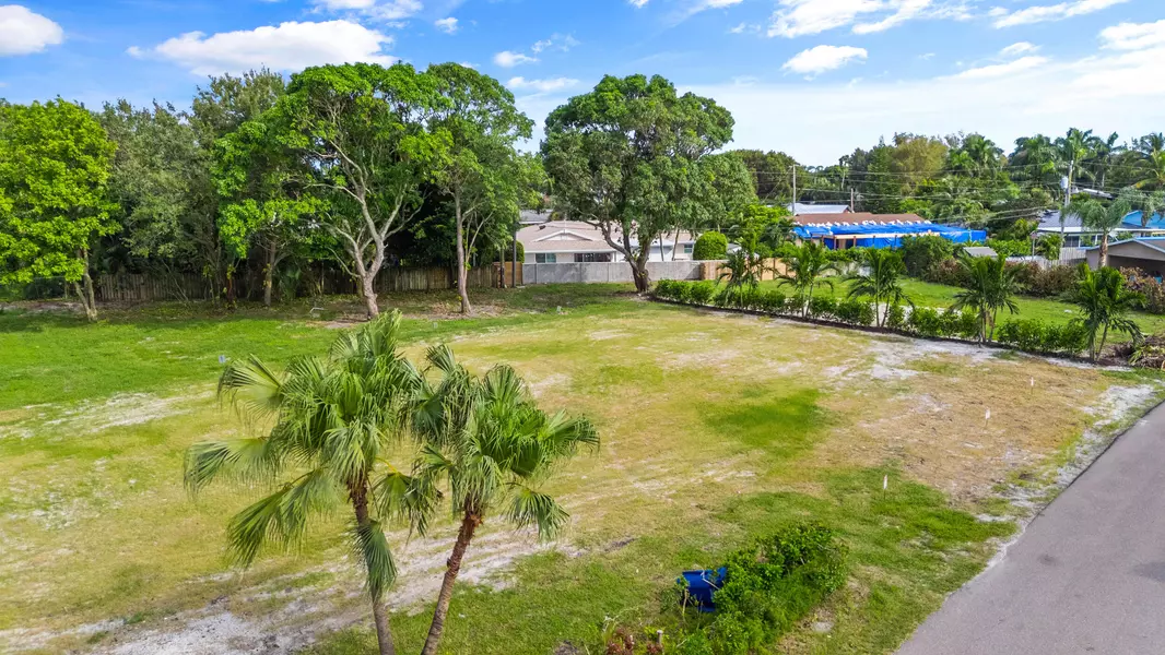 325 W Riverside DR 1, Jupiter, FL 33469