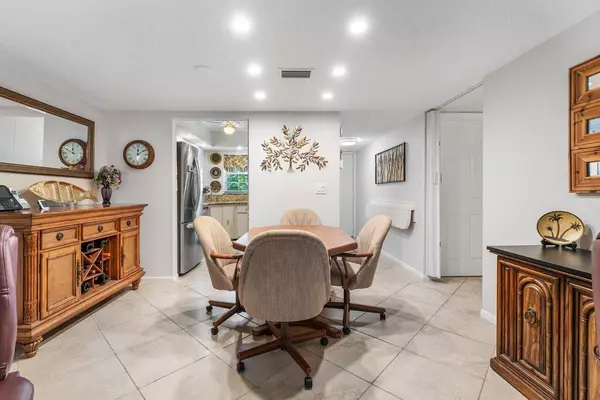 Jupiter, FL 33469,18081 SE Country Club DR Bldg 18 Unit 176