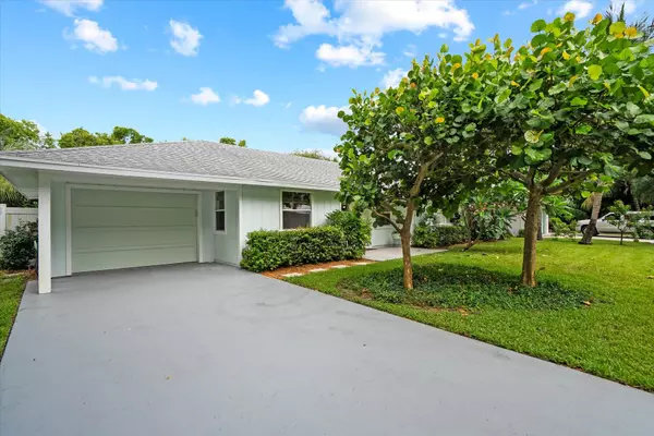 Palm Beach Gardens, FL 33410,2449 E Hope LN