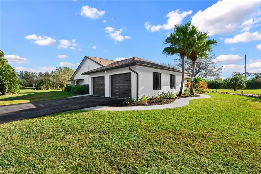 16748 Fox Trail LN, Loxahatchee, FL 33470