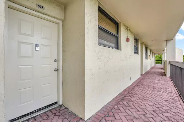 Oakland Park, FL 33309,110 Lake Emerald DR 407