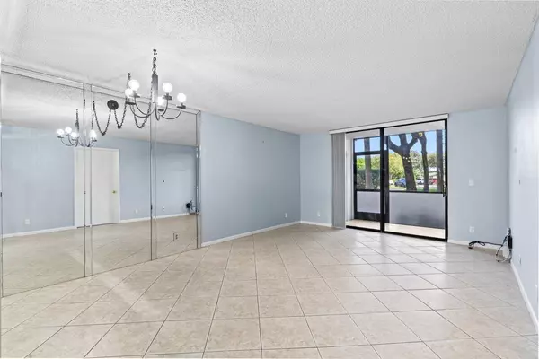 Delray Beach, FL 33484,5190 Las Verdes 121 CIR 121