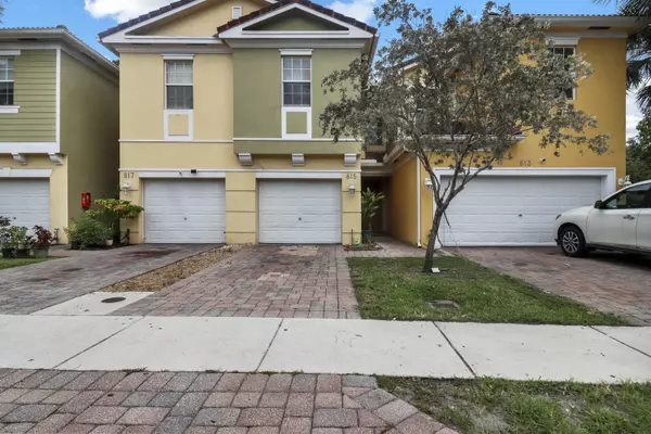 815 Pipers Cay DR, West Palm Beach, FL 33415