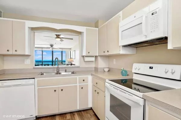 Jensen Beach, FL 34957,9900 S Ocean Dr. Unit1002