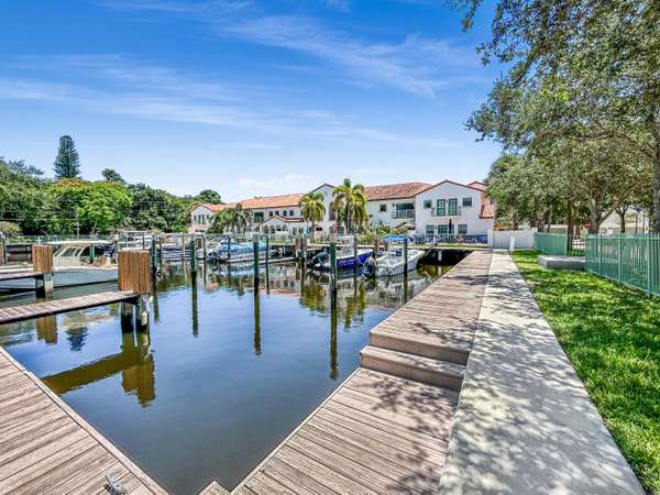 4424 Hidden Harbour Ter TER, Dania Beach, FL 33312