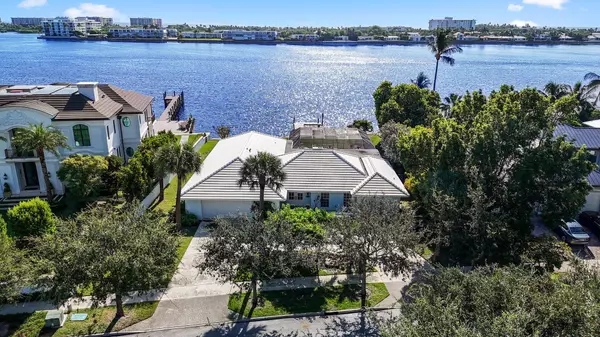 2002 Notre Dame DR, Lake Worth Beach, FL 33460