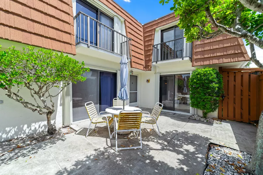 3900 County Line RD 5d, Tequesta, FL 33469