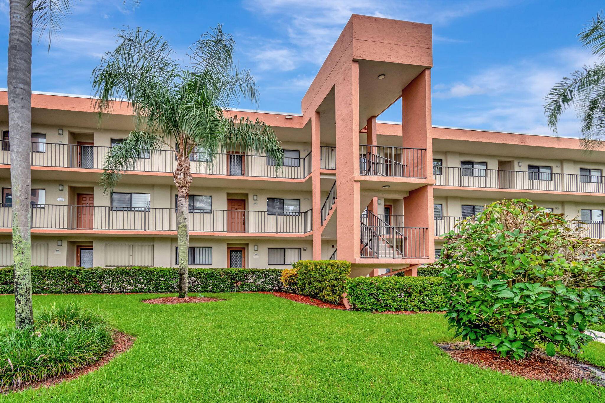 5598 Witney DR 109,  Delray Beach,  FL 33484