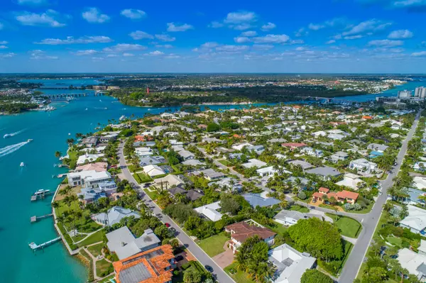 Jupiter Inlet Colony, FL 33469,136 Lighthouse DR