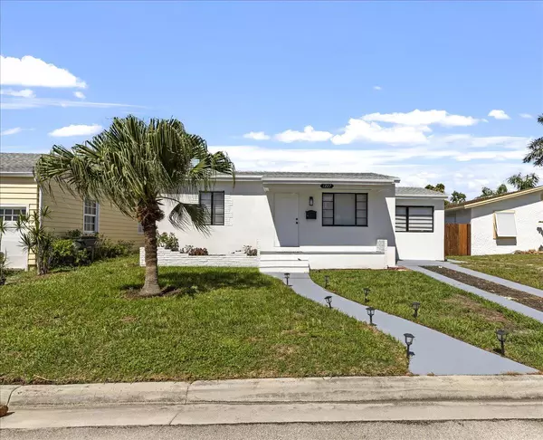 Lake Worth Beach, FL 33460,1227 N Ocean Breeze