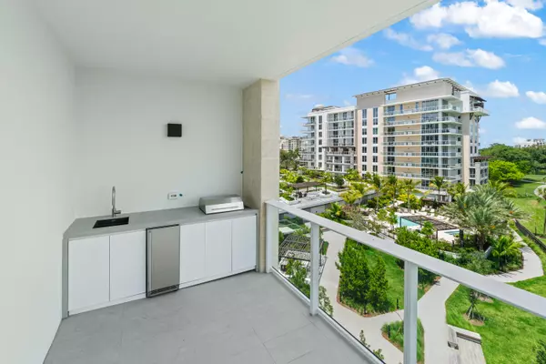 Boca Raton, FL 33432,220 SE Mizner BLVD 523