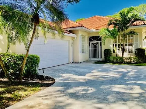 104 Lost Bridge DR, Palm Beach Gardens, FL 33410