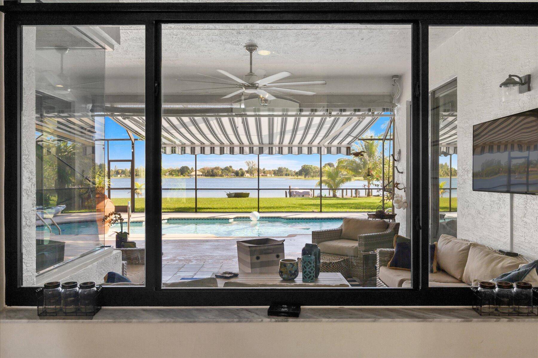 Lake Worth, FL 33467,4557 Hunting TRL
