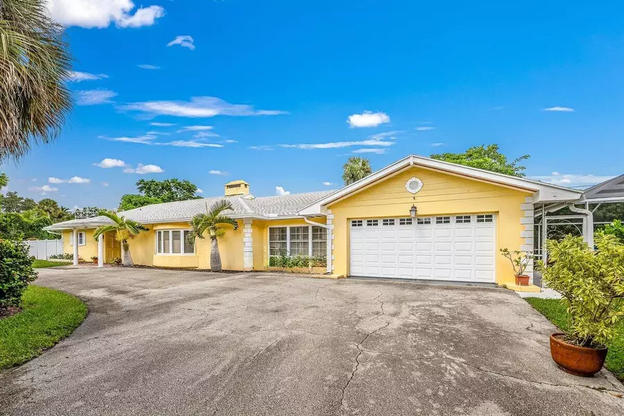 1 Melody LN, Sewalls Point, FL 34996