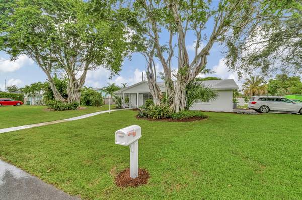 Delray Beach, FL 33444,745 Heron DR