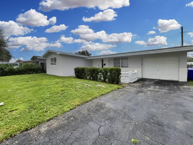 8660 NW 16th ST, Pembroke Pines, FL 33024