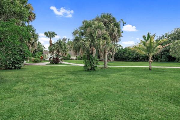 Loxahatchee Groves, FL 33470,15664 N North RD