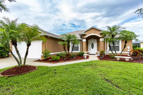 322 SW Panther TRCE, Port Saint Lucie, FL 34953