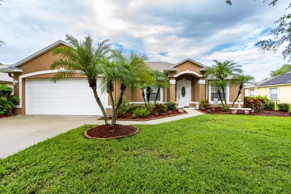 Port Saint Lucie, FL 34953,322 SW Panther TRCE