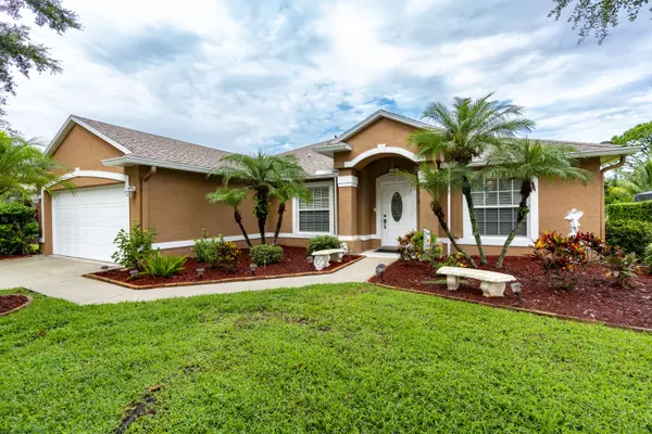 Port Saint Lucie, FL 34953,322 SW Panther TRCE