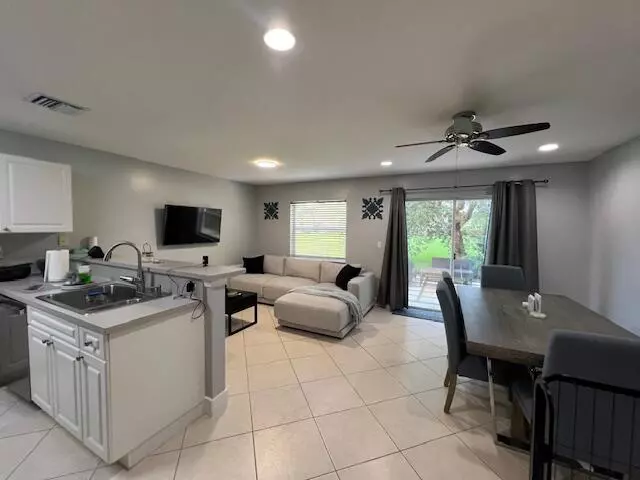 6917 Mill Brook PL, Greenacres, FL 33463