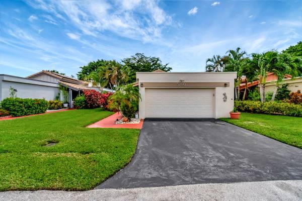 Boynton Beach, FL 33437,5760 Piping Rock DR