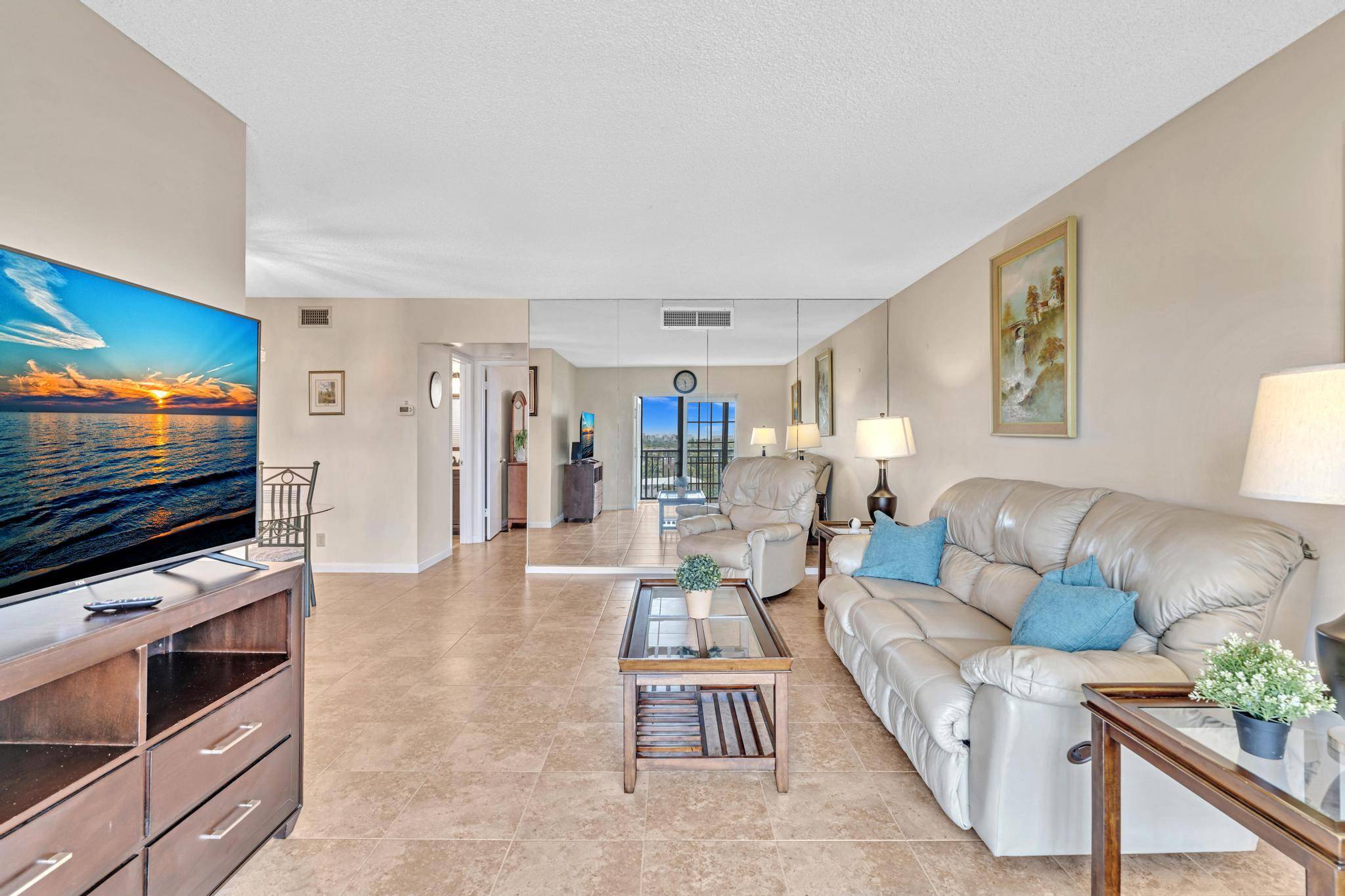 Pompano Beach, FL 33062,2350 NE 14th St CSWY 700