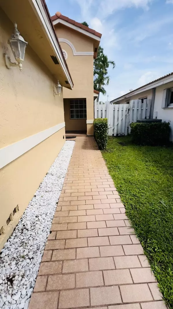 Pembroke Pines, FL 33029,17661 SW 4th CT