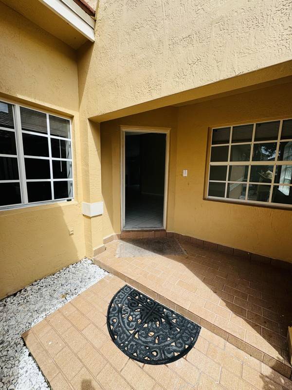 Pembroke Pines, FL 33029,17661 SW 4th CT