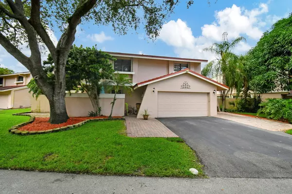 Deerfield Beach, FL 33442,613 Hollows CIR