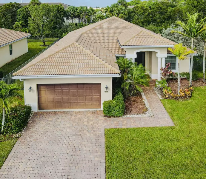 493 Rachel LN, West Palm Beach, FL 33411