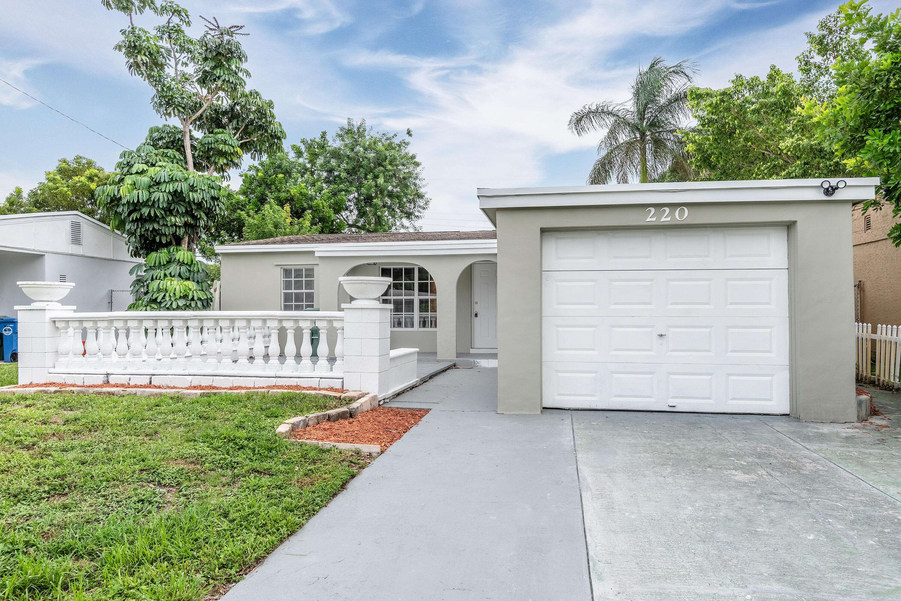 Oakland Park, FL 33309,220 NW 53rd ST