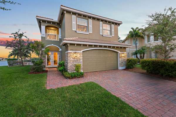 2304 NW Via Della CT, Port Saint Lucie, FL 34986