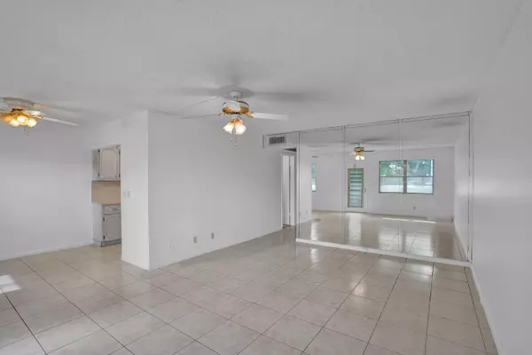 Deerfield Beach, FL 33442,43 E Oakridge