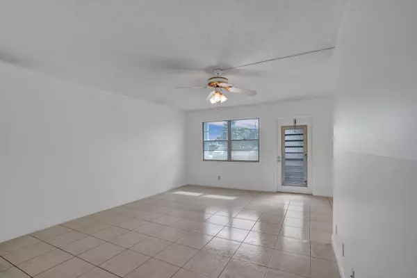 Deerfield Beach, FL 33442,43 E Oakridge