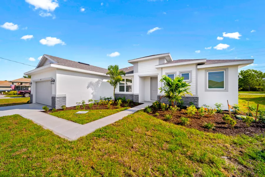 5813 NW Dooley CIR, Port Saint Lucie, FL 34986