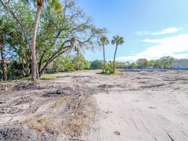 Vero Beach, FL 32962,690 6th AVE