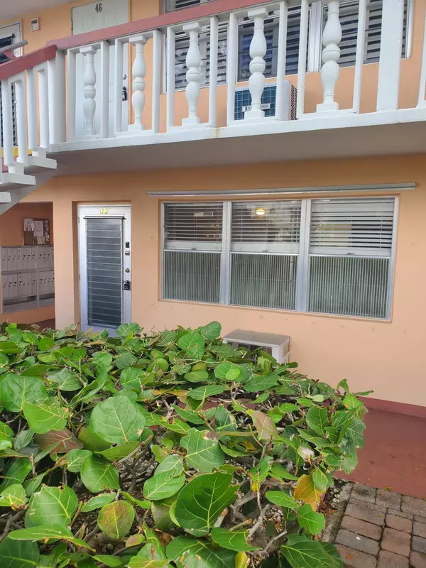 33 Andover B, West Palm Beach, FL 33417