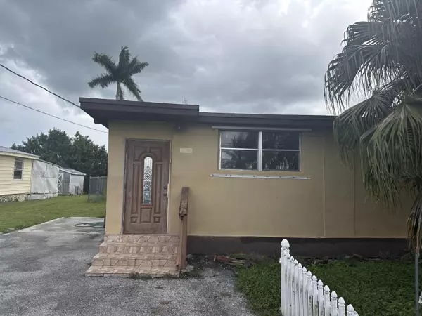 1432 NW Nw Ave B, Belle Glade, FL 33430