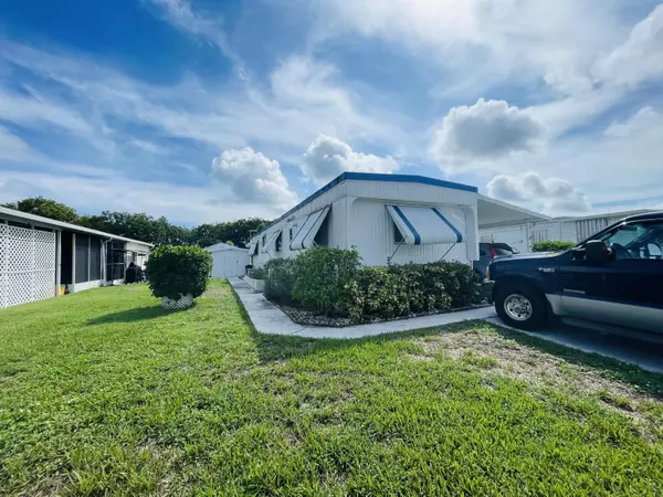 7457 SE Swan AVE, Hobe Sound, FL 33455