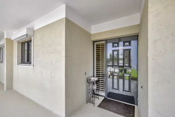 Juno Beach, FL 33408,70 Celestial WAY 203