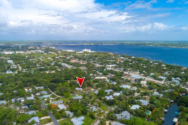 Stuart, FL 34996,516 SE Alamanda WAY