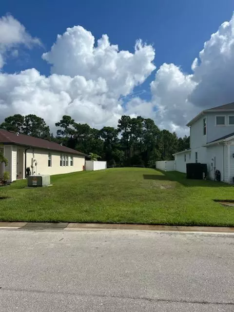 237 SE Via Visconti, Port Saint Lucie, FL 34952