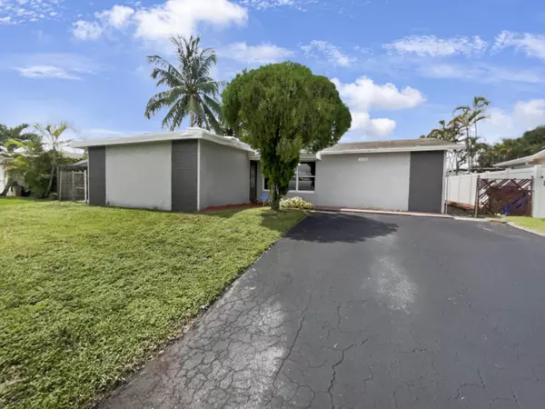 1120 NW 90th TER, Pembroke Pines, FL 33024