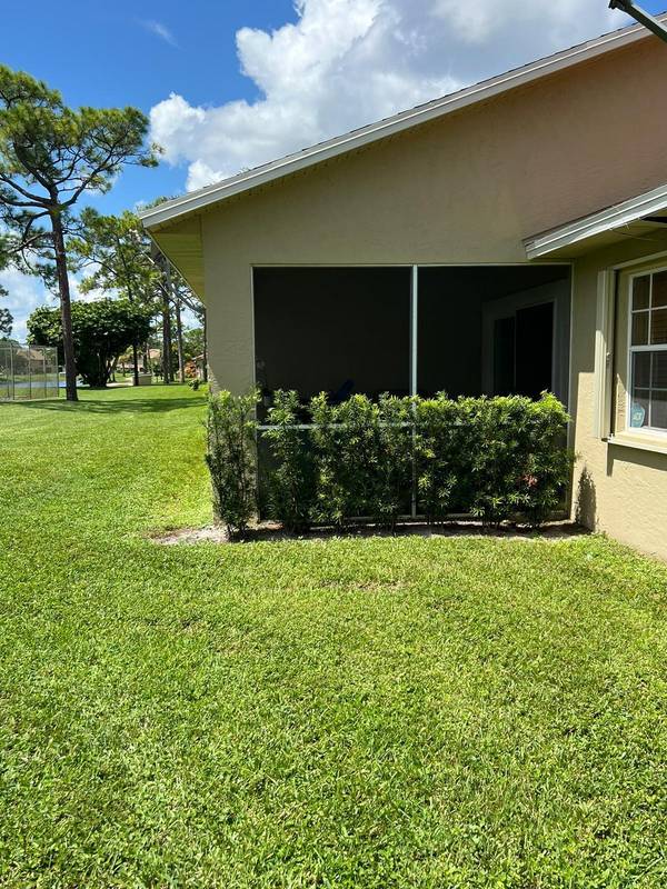 Greenacres, FL 33415,2102 Maplewood DR