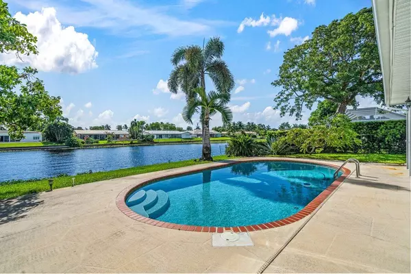 Lake Clarke Shores, FL 33406,8340 W Lake DR