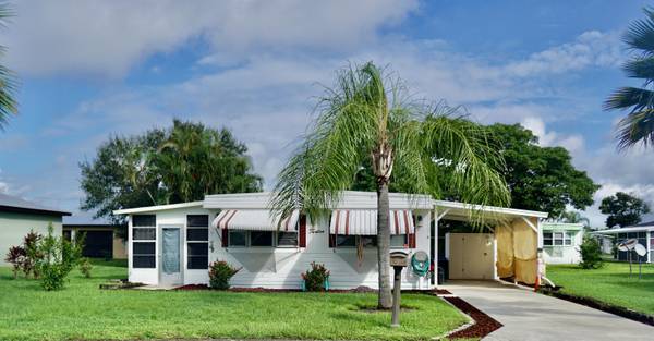 12 Aragon LN, Port Saint Lucie, FL 34952