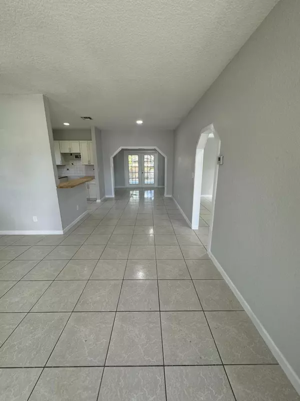 Delray Beach, FL 33444,623 SW 10th ST