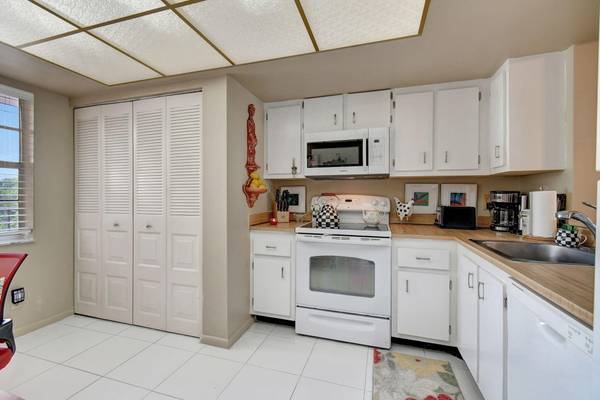 Delray Beach, FL 33446,25 Abbey LN 404