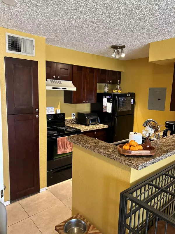 Davie, FL 33328,2900 S University DR 9109